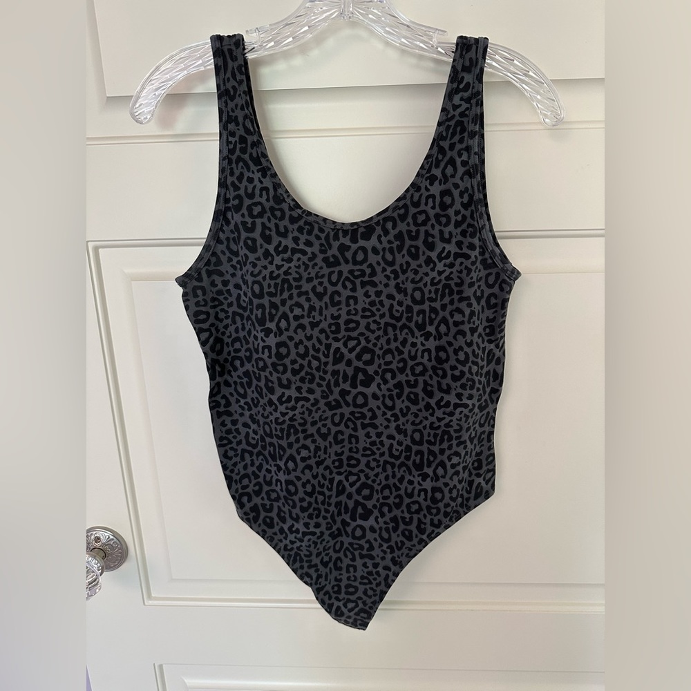 Aritzia | TNA Black & Gray Cheetah Print Bodysuit